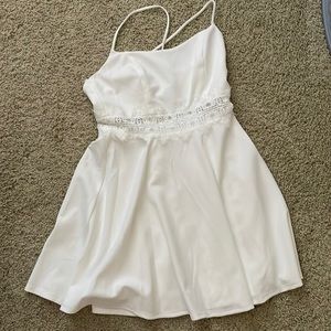 Winsdor white dress